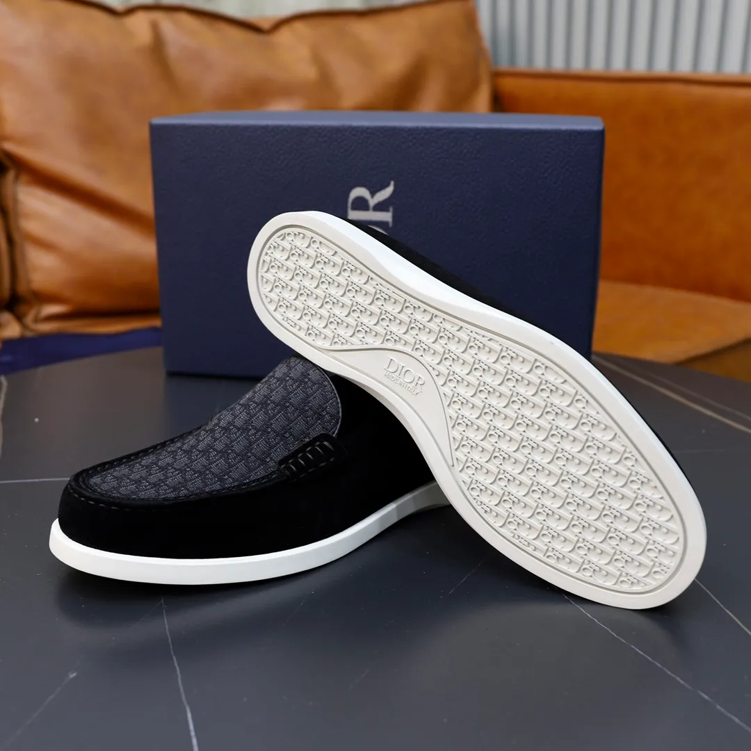 Ex-factory price: 540🙅‍♂️🙅‍♂️🙅‍♂️ Brand: Dior DIOR Standard code: Men's code 38/44 (45 can be customized) Grade: Same as the official website Material: Original cowhide stitching, cowhide lining, original TPU wear-resistant soft outsole Style categories: Leisure and sports version, footwear for driving, young fashion, European and American trends, British style Color: actual picture color